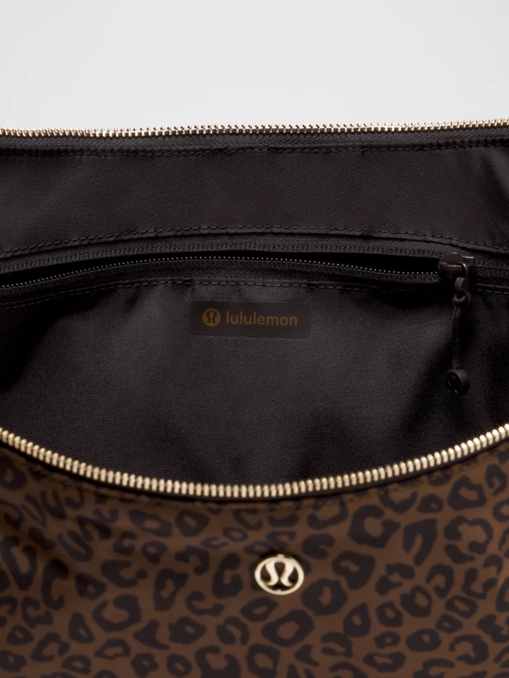 🍋 Lululemon Large Slouchy Sling Bag 13L - Leopardo Shift Desert Khaki Multi - Picture 7 of 7
